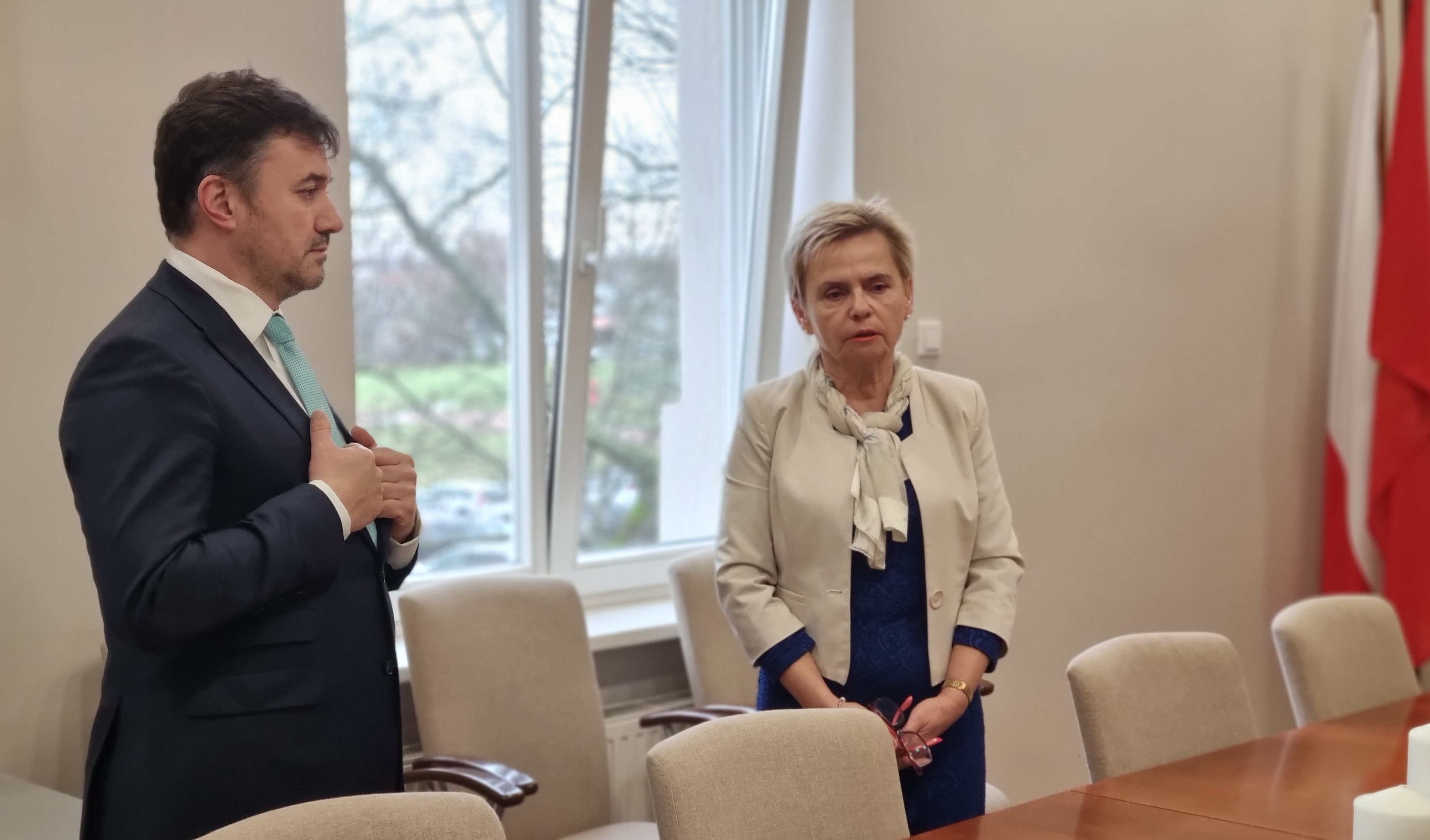 NOWY TOMYŚL: Uroczyste ślubowanie oraz wręczenie aktu nadania stopnia awansu zawodowego dla nauczycieli