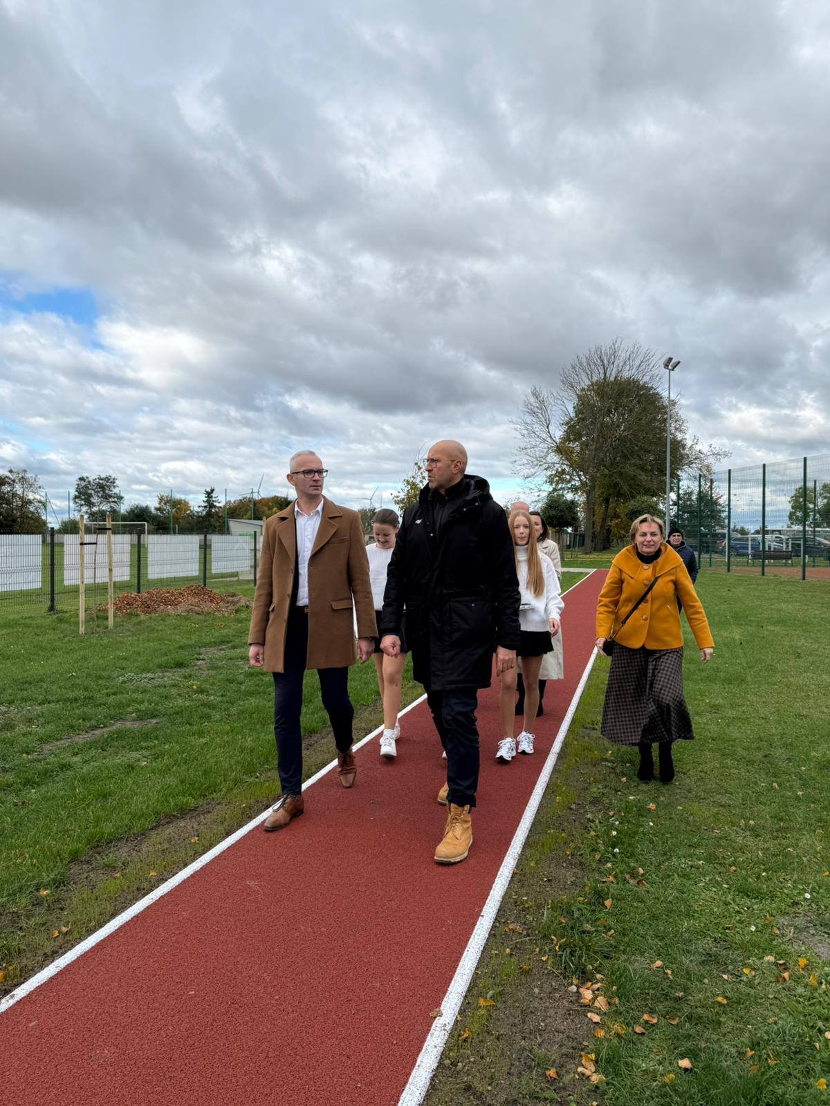 Minister Sportu Jakub Rutnicki uczestniczył w otwarciu bieżni w Michorzewie i szatni w Wąsowie