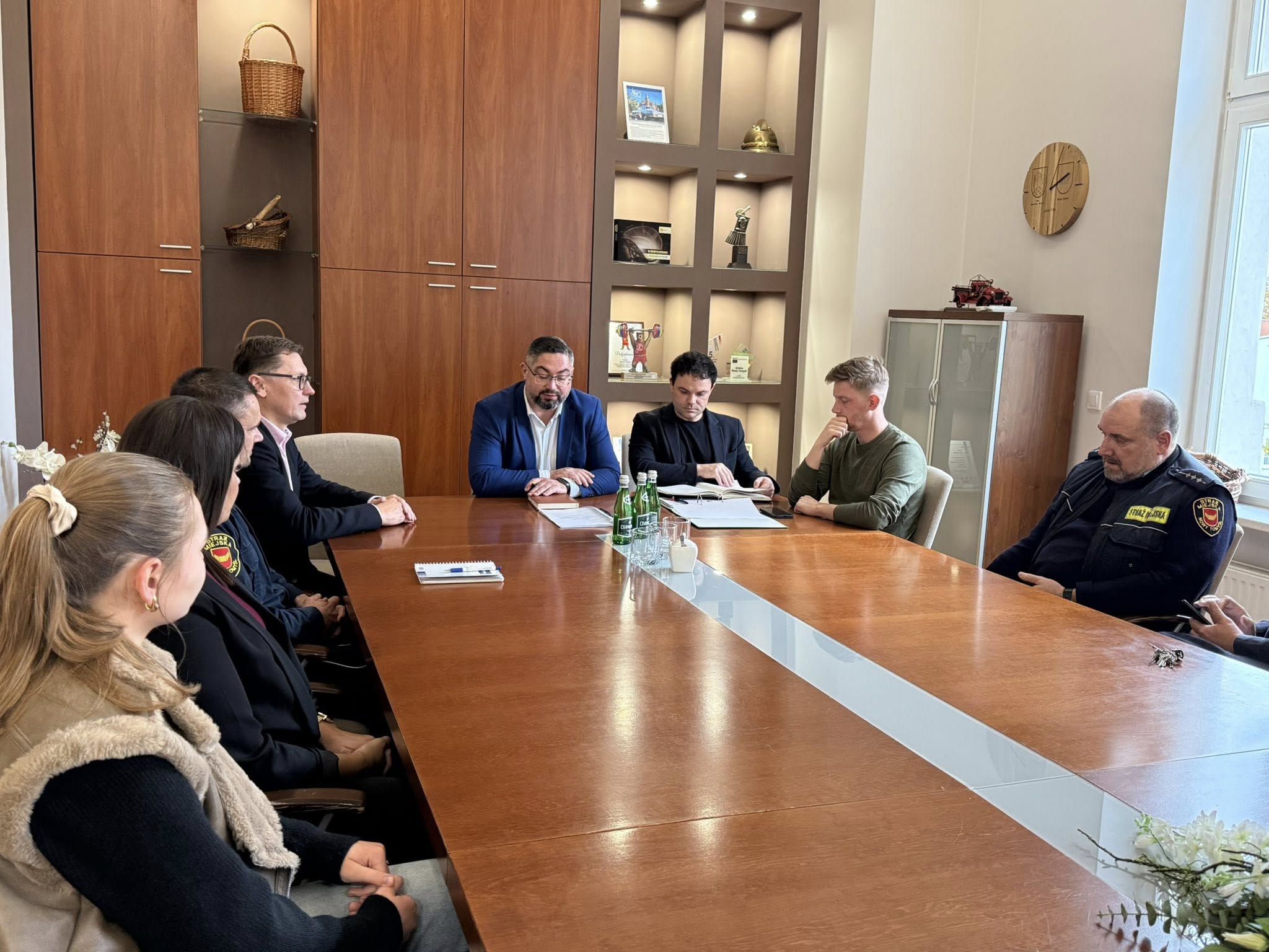 Nowy Tomyśl stawia na bezpieczeństwo! Spotkanie władz miasta ze Strażą Miejską