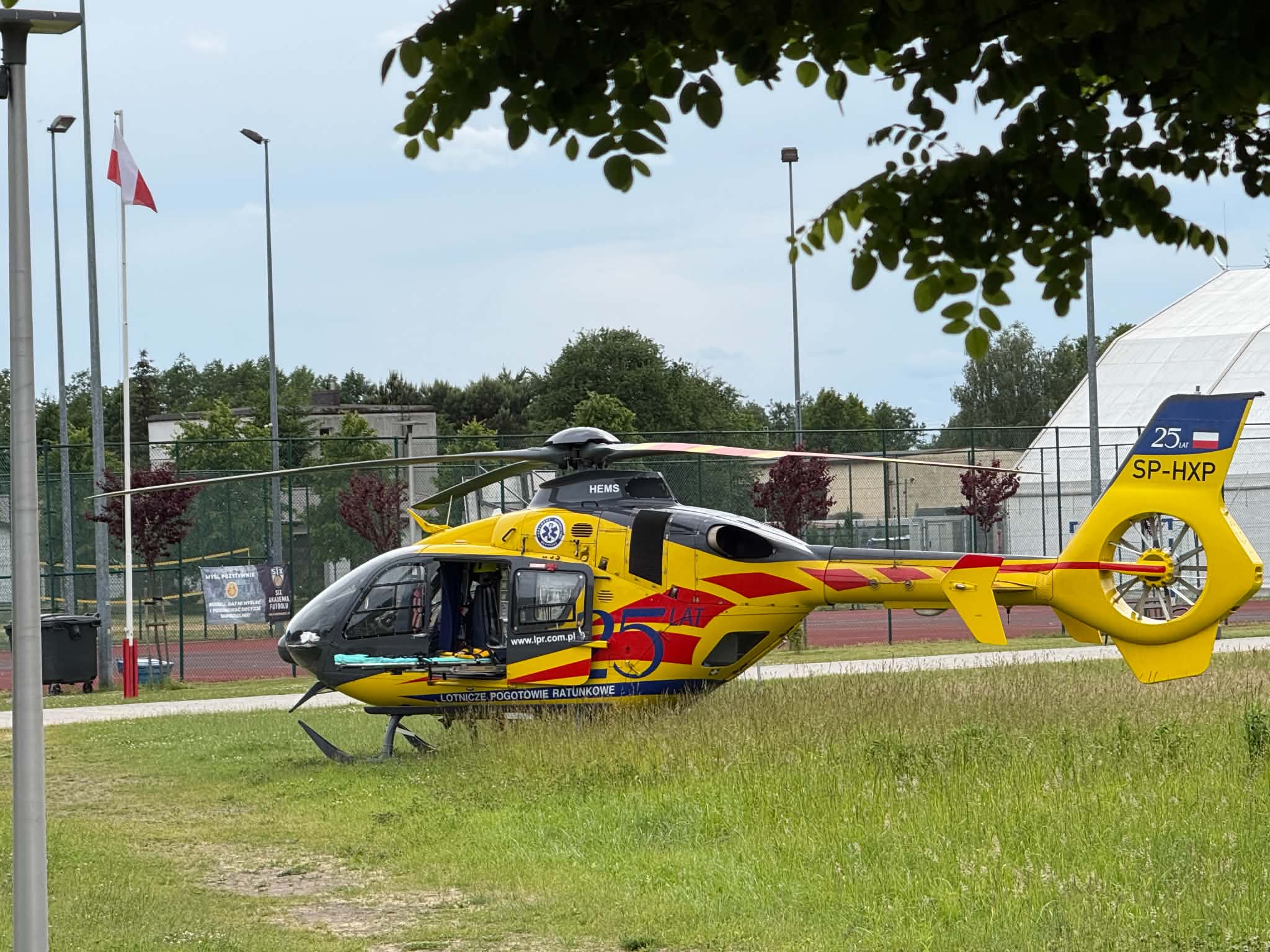 Helikopter wylądował obok Orlika w Nowym Tomyślu. Co się stało?