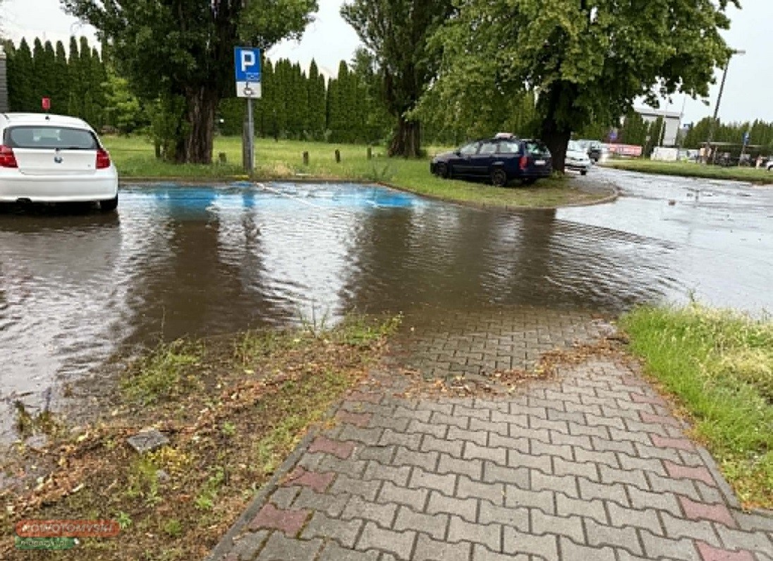 Gwałtowne załamanie pogody w powiecie nowotomyskim. Strażacy nieustannie wyjeżdżają do kolejnych zdarzeń