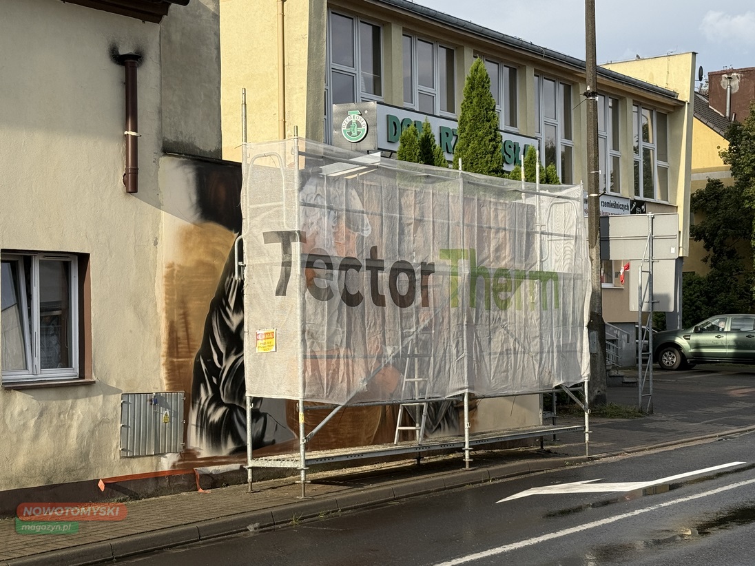 NOWY TOMYŚL: Przy ul. Witosa powstaje kolejny mural. Tym razem z wiklinowym akcentem? [ZDJĘCIA]